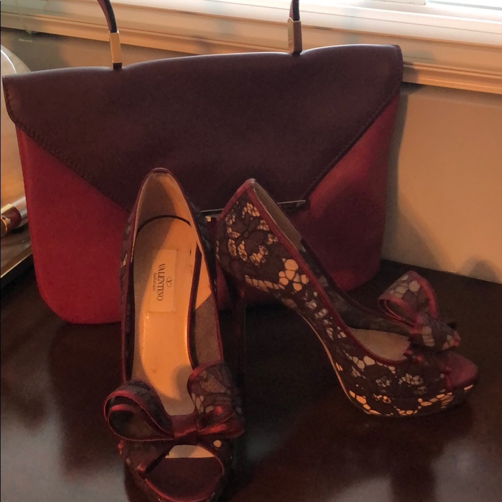 Vane Toni matching handbag and heels